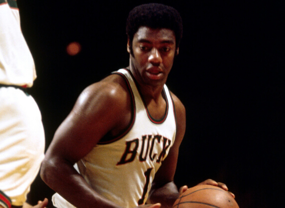 开云官方网站在线登陆-Rookie迎来三赛季出色发挥，雄鹿观众热烈欢呼！再创辉煌时刻-开云官方网站在线登陆